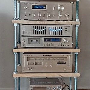 Supporto per audiofili/TV/Hi-Fi/mobile multimediale/Supporto/Rack/Barre metalliche filettate e pannelli in legno (quercia o frassino)! Quattro ripiani/ripiani!