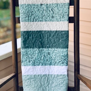 Handgemachte moderne Safari Baby Quilt, Safari Quilt, handgemachte Quilt, einzigartiges Baby Geschenk, geschlechtsneutral Kleinkind, Boho, Bauernhaus