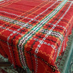 Vintage-Tischdecke aus Bulgarien, handgewebt, quadratisch mit Streifenmuster | Rustikale Balkan-Wohndekoration | Osteuropäischer Stil