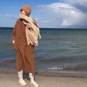 Sand, weicher Schal aus Musselin, unisex, beige Mütze mit Neonstreifen Bild 1