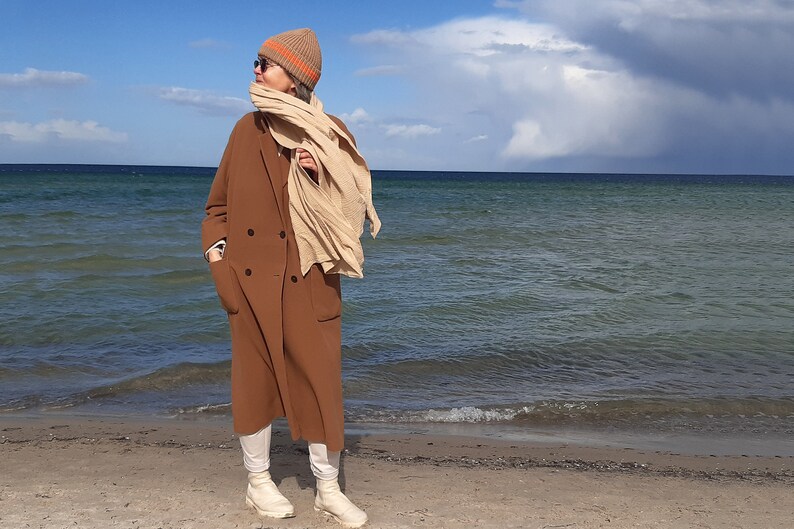 Sand, weicher Schal aus Musselin, unisex, beige Mütze mit Neonstreifen Bild 1