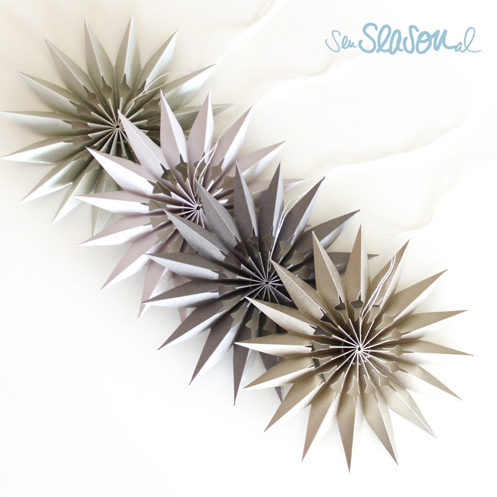 Star Blinka Papierstern – Silber/grey, Lichtdurchlässig, Mit Lochmuster, Zum Aufhängen