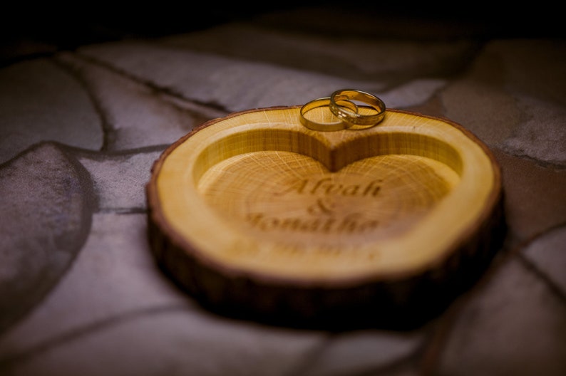 Personalized Rustic Wood Ring Holder Rustic Wedding Ring Bearer Pillow Oak Tree Ring Box Personalized Oak Slice Engraved Ring Box Cushion