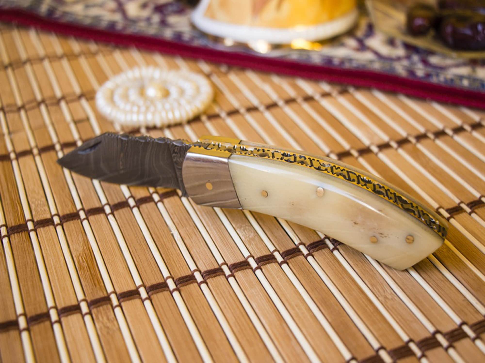 Cuchillo plegable de acero de Damasco Mango de hueso de búfalo Etsy