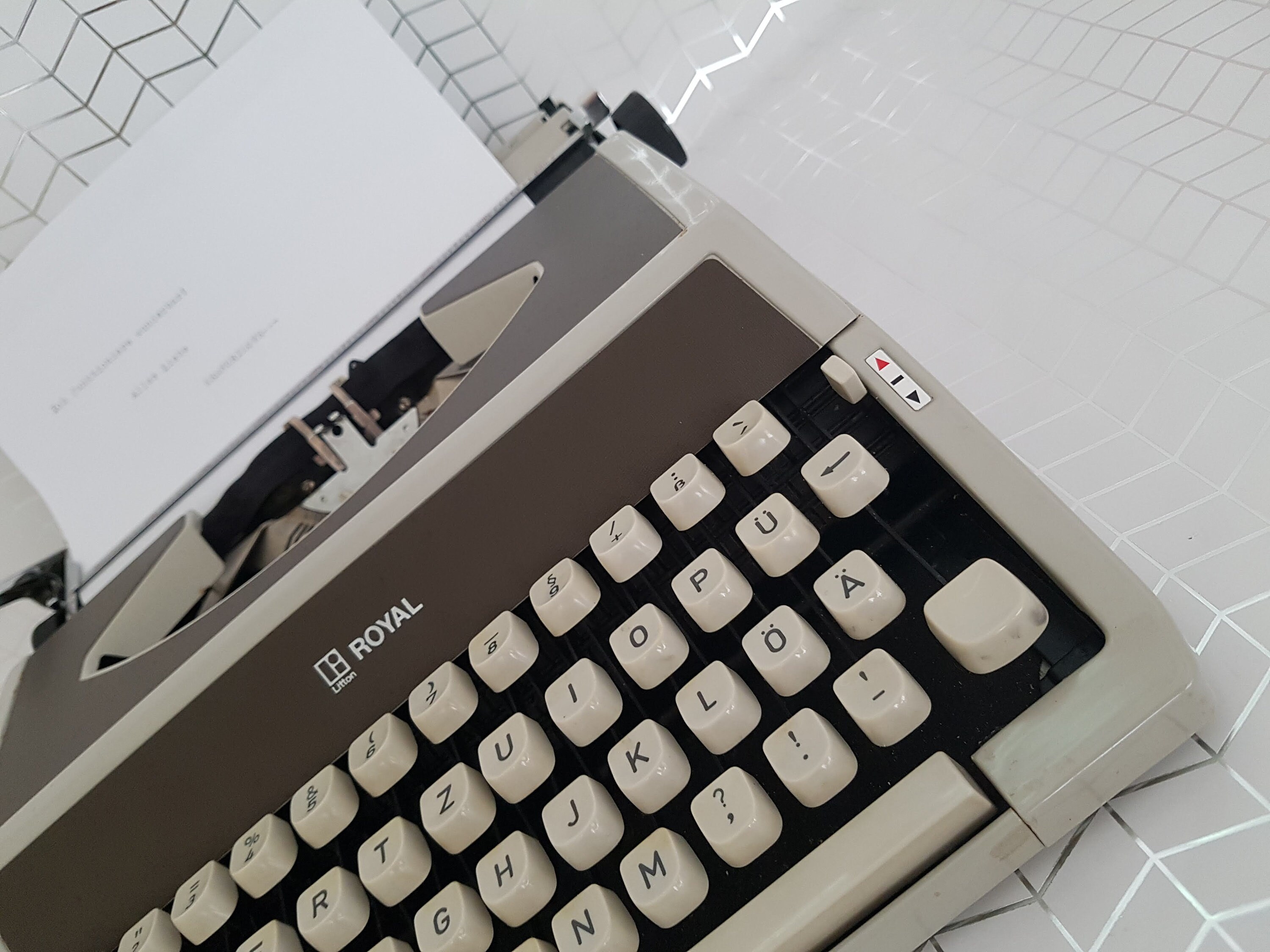 Write me an essay picture