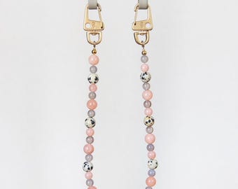 Short phone chain made of natural stone beads and a CLAY phone case for iPhone and Samsung, handmade by eilenna