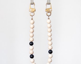 Short phone chain made of natural stone beads and a CLAY phone case for iPhone and Samsung, handmade by eilenna