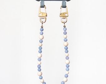Short phone chain made of natural stone beads and NOX phone case for iPhone and Samsung, handmade by eilenna