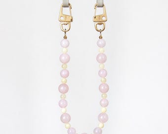 Short phone chain made of rose quartz natural stone beads and a CLAY phone case for iPhone and Samsung, handmade by eilenna