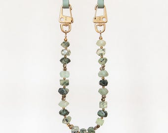 Short phone chain made of prehnite natural stone beads and phone case in SAGE for iPhone Samsung, handmade by eilenna