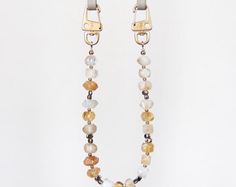 Short phone chain made of citrine natural stone beads and a CLAY phone case for iPhone and Samsung, handmade by eilenna