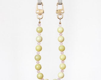 Short phone chain made of rose quartz natural stone beads and a CLAY phone case for iPhone and Samsung, handmade by eilenna
