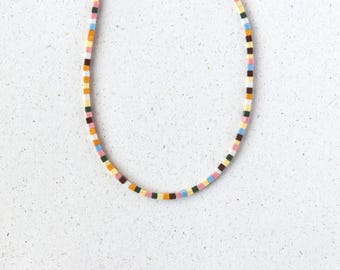 Necklace with colorful acrylic beads, minimalist beaded jewelry, 18-karat gold-plated clasp, handmade by eilenna