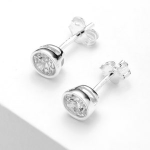 Sterling Silver Clear Dazzling Cubic Zirconia Stud Round Earrings main image 1