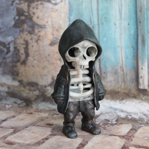 Skeleton Figurine in Hoodie – Hand Painted 3D Printed Gothic Statue, Spooky Halloween Decor, Dark Art Collectible Gift