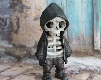 Skeleton Figurine in Hoodie – Hand Painted 3D Printed Gothic Statue, Spooky Halloween Decor, Dark Art Collectible Gift