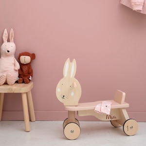 Regalo para el 1er cumpleaños, bicicleta de equilibrio de madera Mrs. Rabbit Trixie, regalo de Navidad personalizable