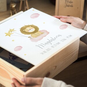 Memory box baby leeuwenster - meisje, memory box geboorte, houten kist baby, gepersonaliseerd cadeau baby