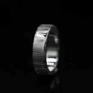 Noble patterned Damascus Steel rings made of highest quality Damascus Steel. Customizable and hypoallergenic.