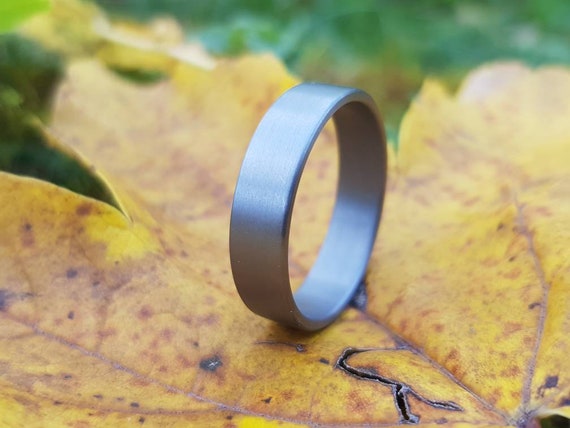Niobium wedding rings top