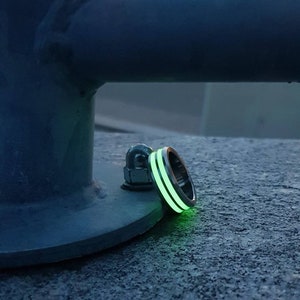 El marinero. Anillos luminosos de alta tecnología Titanio Grado 5. Hipoalergénico y personalizable. Hecho de titanio de grado de la más alta calidad.