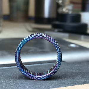 acid etched superconductor ring with obsidian facets