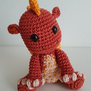 Crochet dragon pattern Lino, the baby dragon English/Portuguese image 3