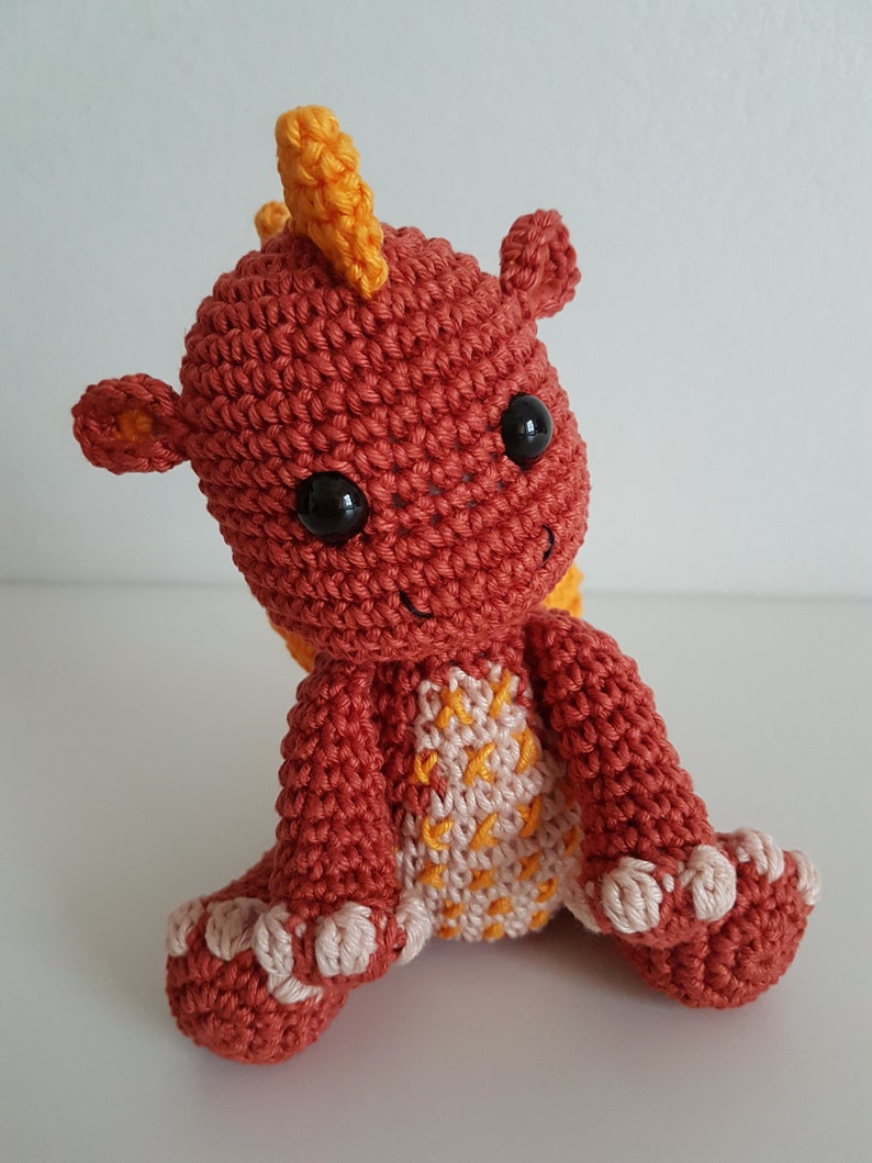 Crochet dragon pattern Lino, the baby dragon English/Portuguese image 3