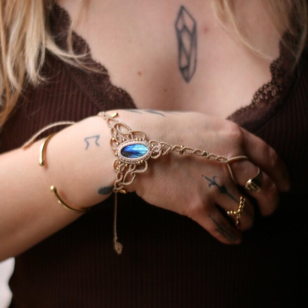 Anillo de pulsera esclava de labradorita beige. Evento nupcial. Bohemio. Macramé. Joyería étnica hippie. Festival tribal.