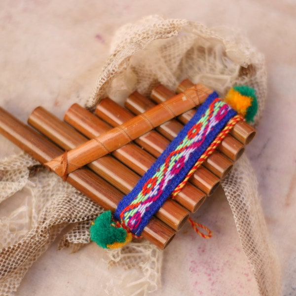 Small zampoña. necklace pan flute Peruvian instrument. 7 pipes. Shamanism