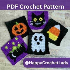 Può includere: Una collezione di cinque quadrati all'uncinetto a tema Halloween. I disegni includono una zucca, un gatto nero, un fantasma, caramelle e un calderone. Il testo "PDF Crochet Pattern" e "@HappyCrochetLady" sono visibili.