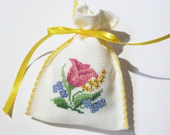 Lavender's sack with tulip