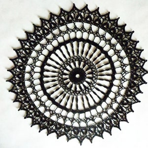 Filigrane Spitzendecke Penelope, ca. 29,5 cm, schwarz