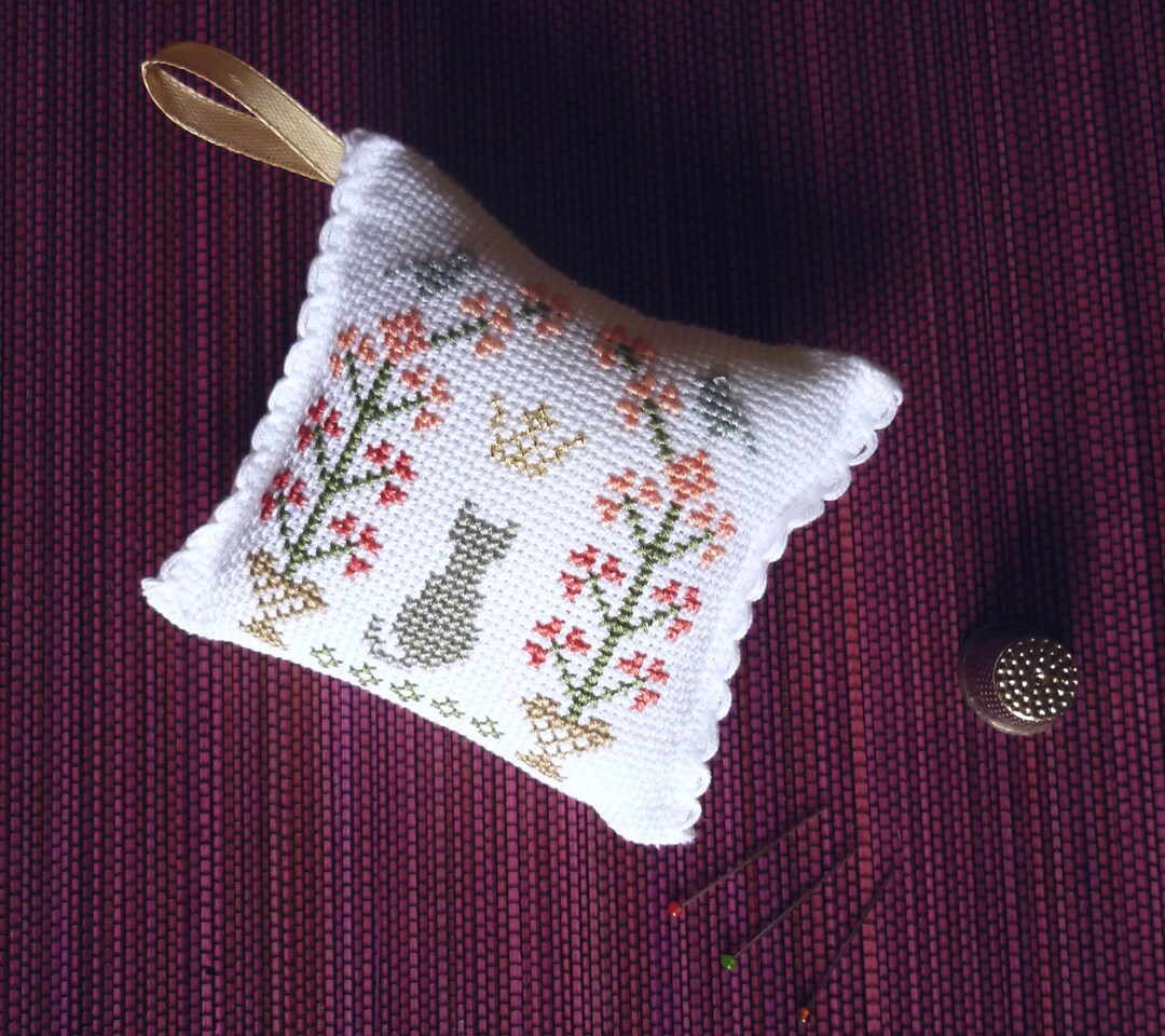 Pincushion Queen Cat Hand Embroidered Etsy