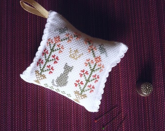 Pincushion Queen Cat hand-embroidered