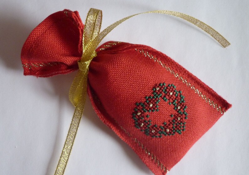 Gift Bag Flower Heart red-gold hand embroidered