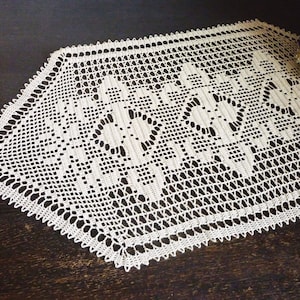 Filigree table runner flower path made of crocheted lace 83 cm écru