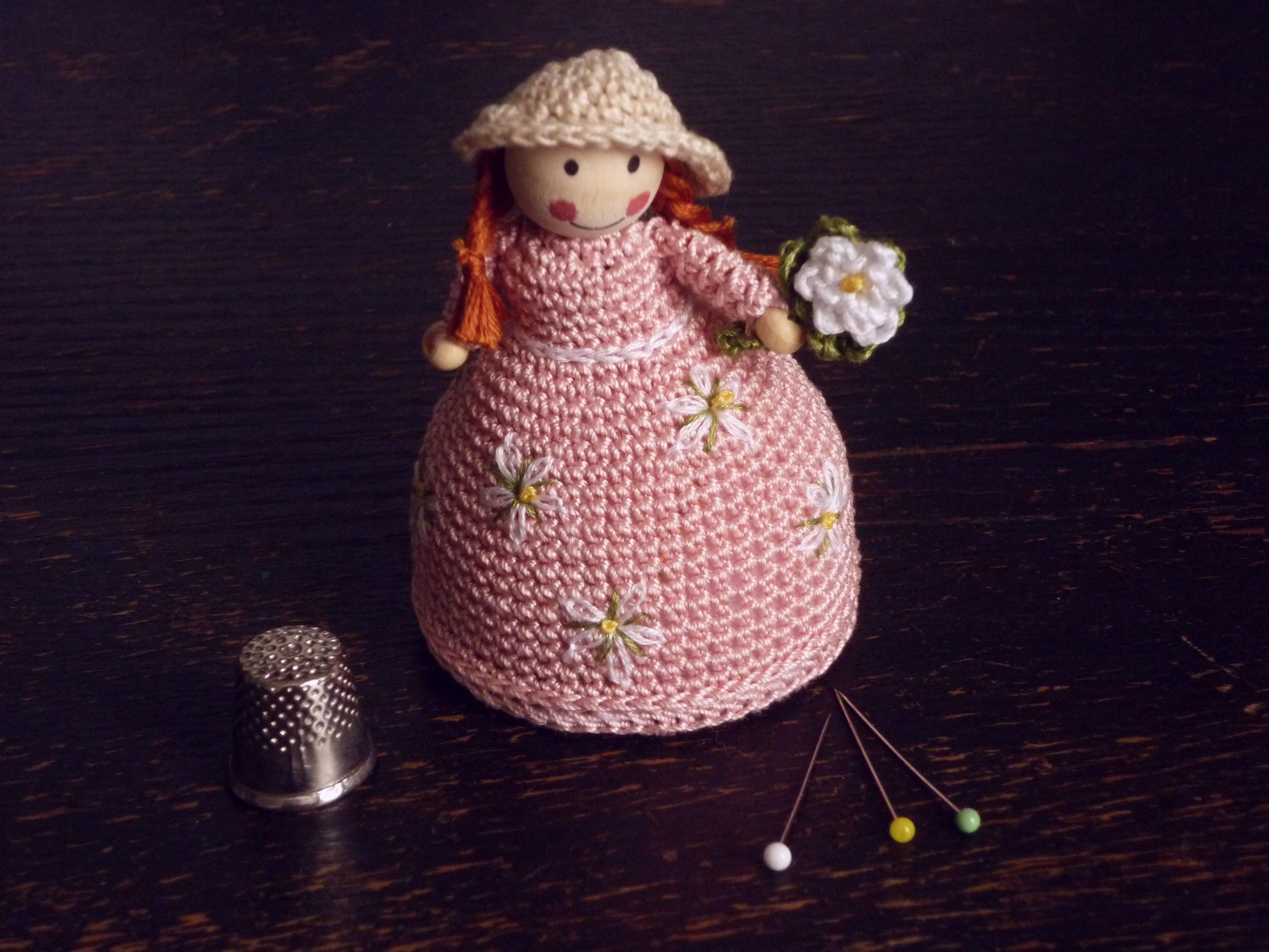 Daisy pincushion, hand-crocheted and embroidered, custom design! Ready to ship