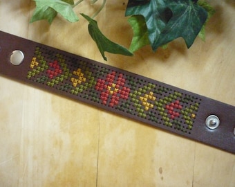 Embroidered Bracelet with Flowers Exclusive!