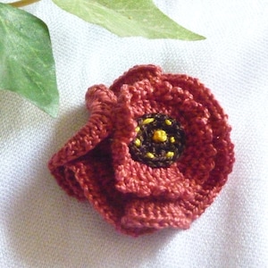Broche con amapola de flor de ganchillo Exclusivo!