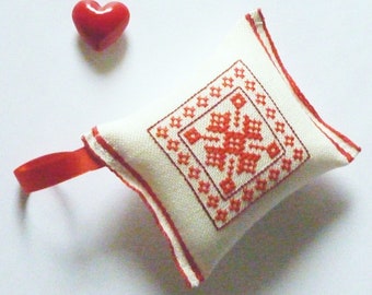 Needle pillow with altdeutschem motif, hand embroidered