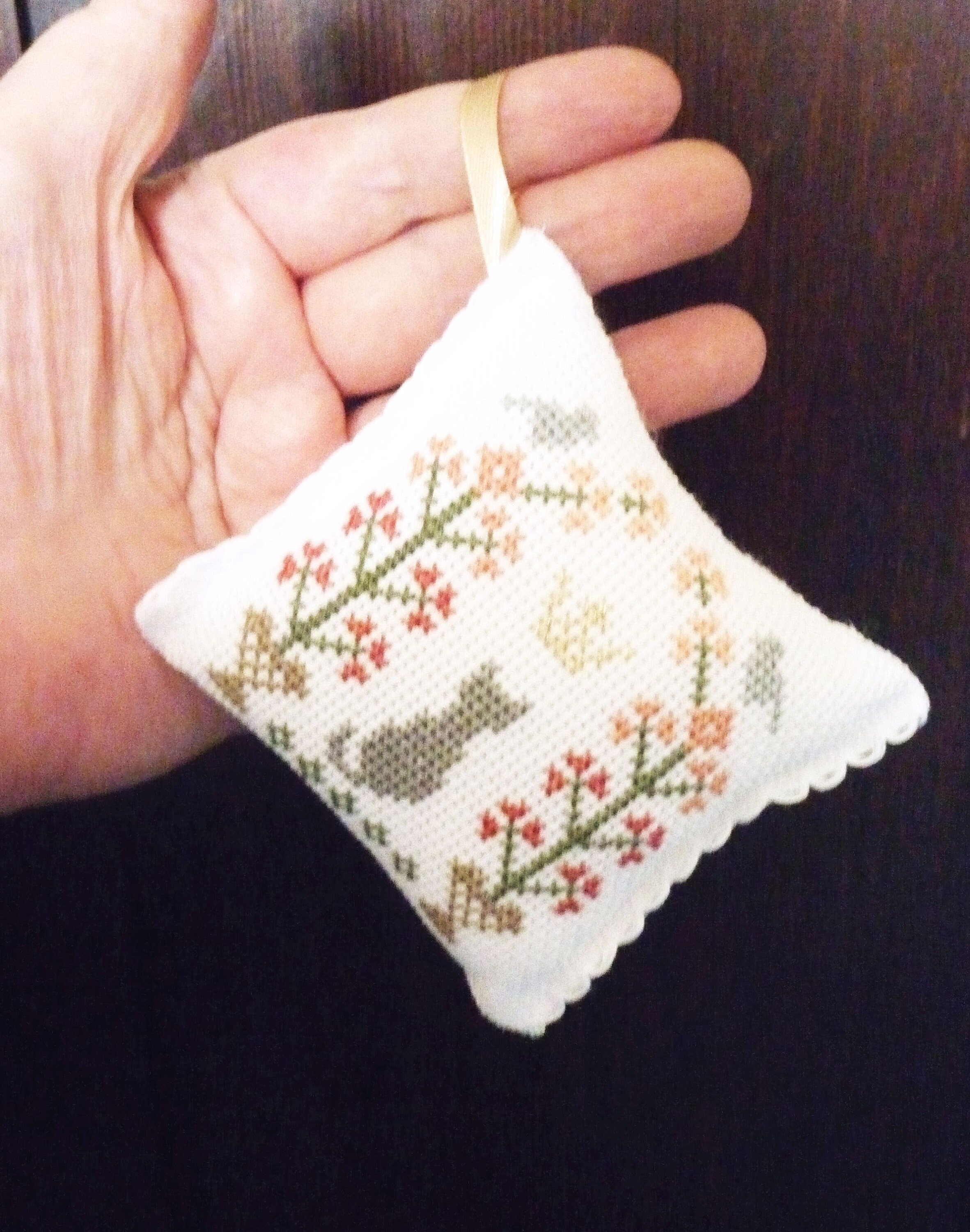 Pincushion Queen Cat Hand Embroidered Etsy