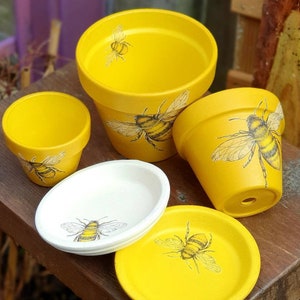 Decoupage-kruka med gult bi: Målad lerträdgårdsdekoration