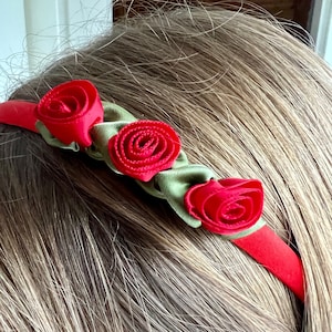 Bandeau pour fille rouge – accessoires cheveux avec roses – serre-tête fleuri pour enfants – cadeau pour fille – accessoire cheveux pour anniversaires et Noël