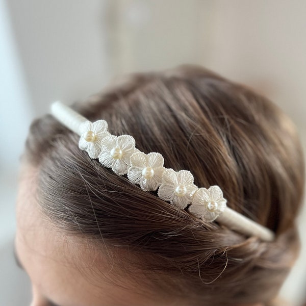Kommunion,Haarschmuck,Haarreif mit Blumen und Perlen in ivory oder weiß