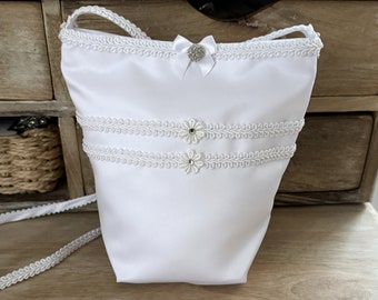 Kommuniontasche, Tasche für Kommunion mit Schleife, Blumen und Bändern verziert, Tasche für Kommunion aus Satin in weiß