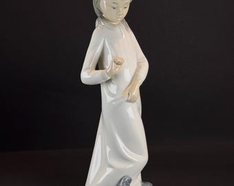 Lladro Joy in A Basket Porcelain Figurine 5595 Girl With Puppies