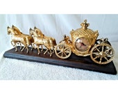 Vintage 1960 39 s Brass 4 Horse Carraige Mantel Clock Wood Base 21.5 quot x 8.5 quot x 5 quot