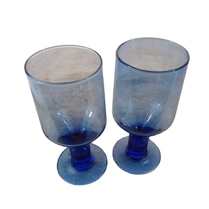 Juego de 2 Vtg Soplado a mano 6.5 &quot;Copas de vino de copa de vino de tallo azul Studio Art Bubbles