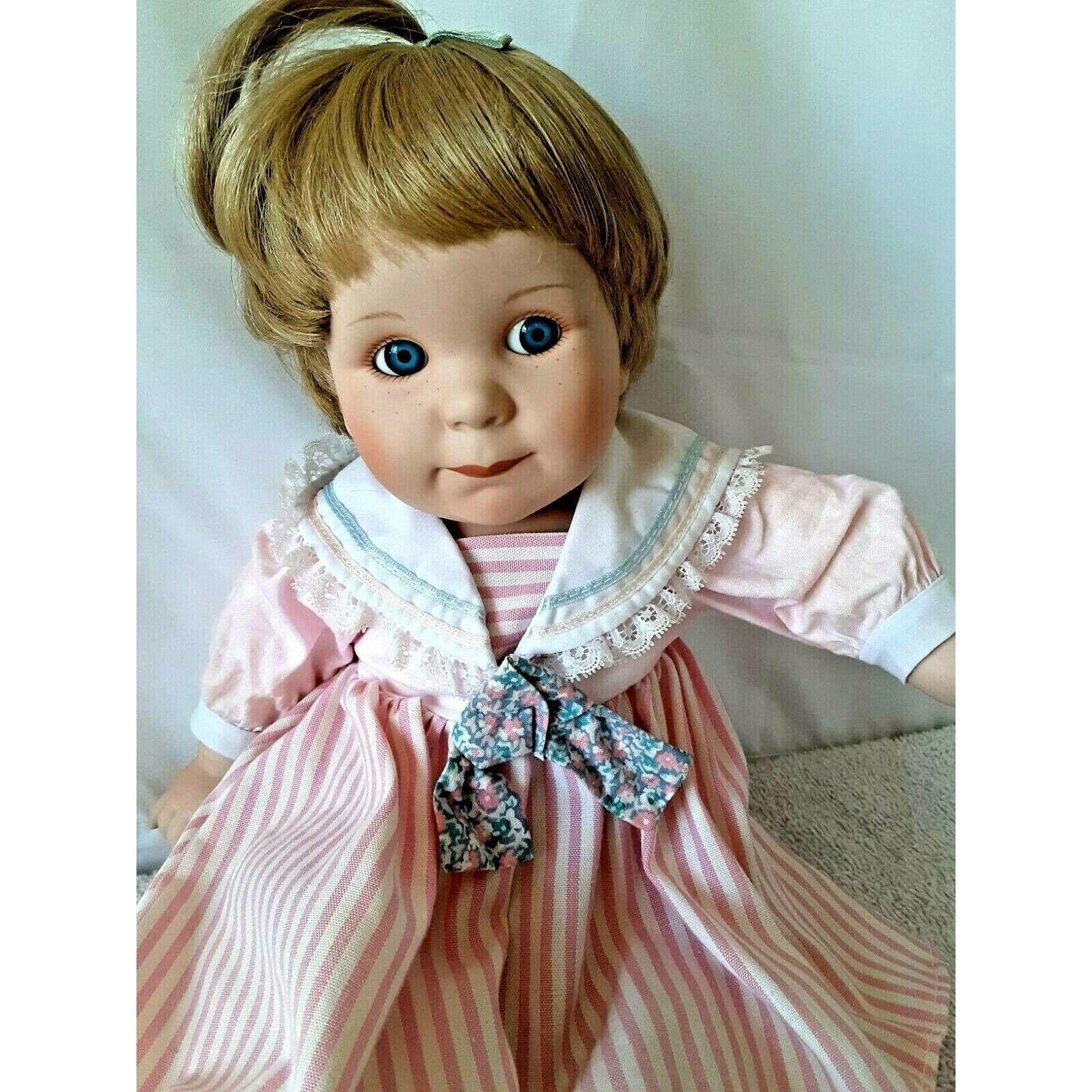 [Letter3 5] Danbury Mint Doll - lw9nq2g